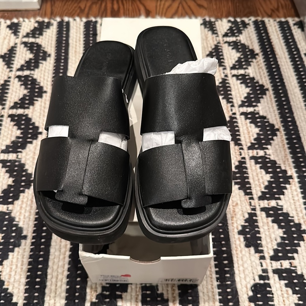 St Agni black leather sandals size 39